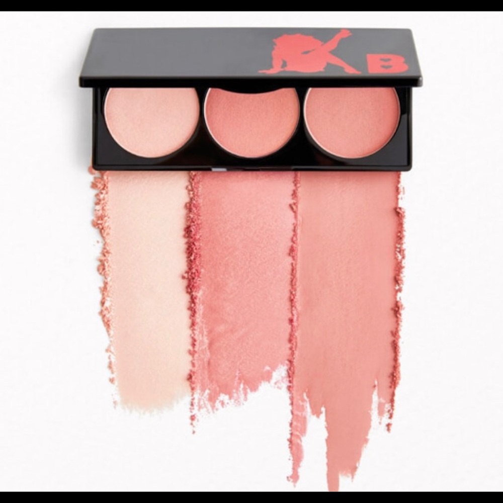 BettyBoob Blush Palette